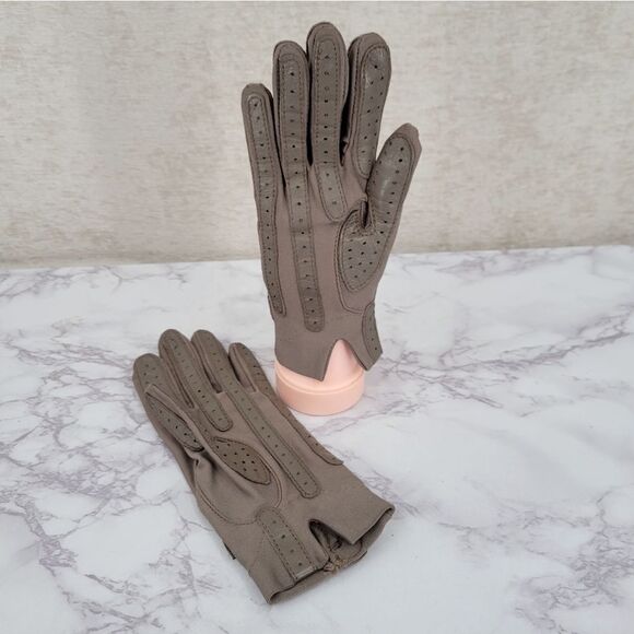 Isotoner by Aris Vintage Taupe Classic Driving gloves - Picture 5 of 9